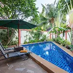 I, Totally Private Pool อพาร์ทเม้น