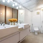อพาร์ทเม้น I, Totally Private Pool *