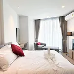 Central Pattaya Condo With Roof Top Pool