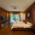 Hollywood Pool Villa City Center