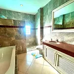 วิลล่า Pool 5bedroom Cosy Big Area Close To The