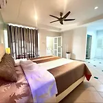 วิลล่า Pool 5bedroom Cosy Big Area Close To The