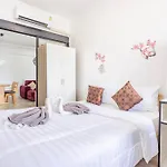 Hagone Condotel - Pool, Near & Steps To Weekend Market อพาร์ทเม้น