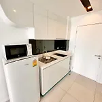 Lovely Studio In City Center Residence