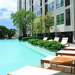 2 Bed Excellent Location Infinity Pool อพาร์ทเม้น Pattaya