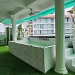 Aparthotel Xcess 4*