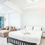 View Talay 5 - Beachfront Ocean View - High Floor & Huge Pool Pattaya