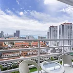 View Talay 5 - Beachfront Ocean View - High Floor & Huge Pool อพาร์ทเม้น