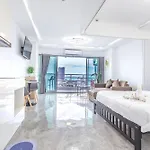 View Talay 5 - Beachfront Ocean View - High Floor & Huge Pool อพาร์ทเม้น