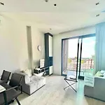 Sea View 2 Bed Room At Great Central Location