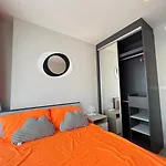 Sea View 2 Bed Room At Great Central Location