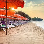 Sea View 2 Bed At Location Pool