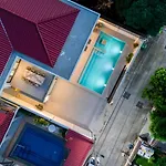 วิลล่า T M L-urban Modern Pool -4 Bedrooms & 5 Bathrooms - Private Ktv - Prime Location -family & Group