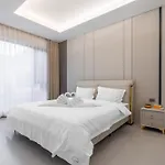 วิลล่า T M L-urban Modern Pool -4 Bedrooms & 5 Bathrooms - Private Ktv - Prime Location -family & Group