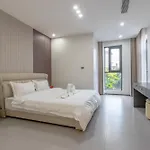 T M L-urban Modern Pool -4 Bedrooms & 5 Bathrooms - Private Ktv - Prime Location -family & Group