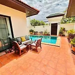 Luxury 3bed Pool Complex 5min To & Walking Street วิลล่า