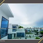 Vegas Villa, Pattaya