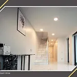 Vegas Villa, Pattaya