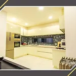 วันหยุดที่บ้าน Vegas Villa, *