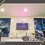 Vegas Villa, วันหยุดที่บ้าน