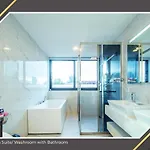 Vegas Villa, Pattaya