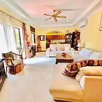 Bali Style Luxury Pool Near & Walking St!