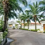 Bali Style Luxury Pool Near & Walking St! วิลล่า Pattaya