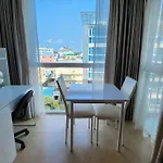 Centara Avenue Pool View B72 อพาร์ทเม้น