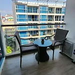 Centara Avenue Pool View B72 อพาร์ทเม้น Pattaya