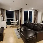 Centara Avenue Pool View B72 อพาร์ทเม้น