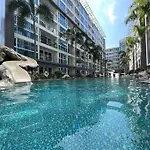 อพาร์ทเม้น Centara Avenue Pool View B72
