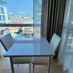 Centara Avenue Pool View B72 อพาร์ทเม้น