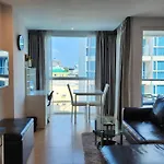 อพาร์ทเม้น Centara Avenue Pool View B72