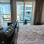 Centara Avenue Pool View B72 อพาร์ทเม้น Pattaya