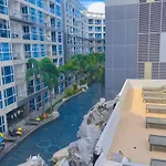 อพาร์ทเม้น Centara Avenue Pool View B72