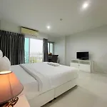 Baan By Sabai Near By God โรงแรม
