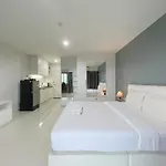 Baan By Sabai Near By God โรงแรม