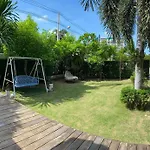 Baan By Sabai Near By God โรงแรม 3*