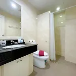 Baan By Sabai Near By God โรงแรม 3*