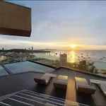 อพาร์ทเม้น With Roof Pool *