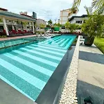 Super Luxury 3 Bedroom Private Pool Villa With Jacuzzi, Near 711, 10 Minutes To Walking Street And Pattaya Beach - Mt 7