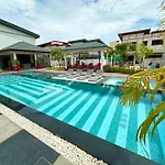 Super Luxury 3 Bedroom Private Pool Villa With Jacuzzi, Near 711, 10 Minutes To Walking Street And Pattaya Beach - Mt 7
