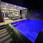 Super Luxury 3 Bedroom Private Pool With Jacuzzi, Near 711, 10 Minutes To Walking Street And - Mt 7 วิลล่า