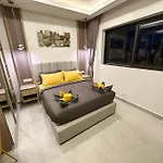 Super Luxury 3 Bedroom Private Pool With Jacuzzi, Near 711, 10 Minutes To Walking Street And - Mt 7