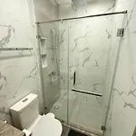 Super Luxury 3 Bedroom Private Pool With Jacuzzi, Near 711, 10 Minutes To Walking Street And - Mt 7 Pattaya