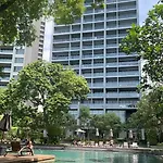 อพาร์ทเม้น Zire Wongamat Luxury With Sea View *