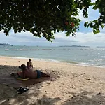 อพาร์ทเม้น Zire Wongamat Luxury With Sea View