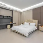 T M L-urban Modern Pool -4 Bedrooms & 5 Bathrooms - Private Ktv - Prime Location -family & Group * Pattaya