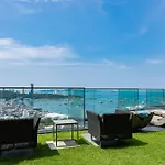 Apartment Edge Sea View *
