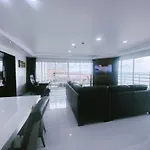 อพาร์ทเม้น Amazing Big Balcony Seaview Dontan Beachfront
